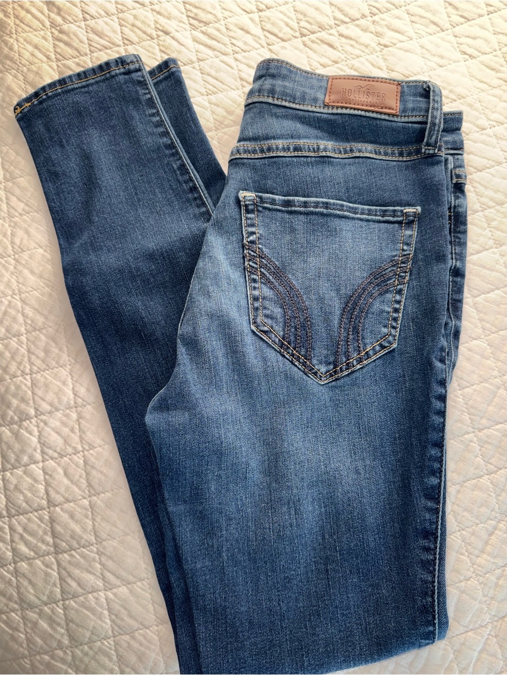 Hollister Women's Jeans size 26” High Rise Super Skinny Classic Med Wash